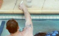 Wayne Rooney isi face de cap in luna de miere!