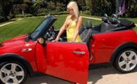 Vezi cat costa un Mini Cooper S care a apartinut bombei SEXY Sarah Jean, Playmate 2007!