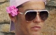 FOTO / Ronaldo s-a intrecut pe sine - a purtat o floare roz la ureche