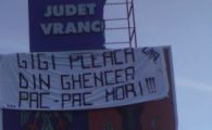 VIDEO: Stema judetului Vrancea acoperita cu "Gigi, pleaca din Ghencea! Pac, pac, mori!"