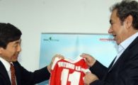 FOTO! Nicolae Badea a luat inapoi tricoul lui Catalin Hildan!