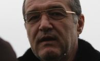 Poanta zilei: De ce a purtat Gigi ochelari la Steaua - Ceahlaul? :) AFLA AICI