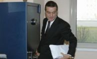 Becali&nbsp;dribleaza criza! Vezi cine va plati salariile la Steaua!
