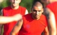 Tininho face praf Steaua si se alatura fanilor contra lui Gigi:&nbsp;"Am adus bani de acasa sa joc!"