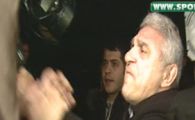 VIDEO! Gest de MAHALA, partea a 3-a! Giovani a amenintat ziaristii cu GORILELE!