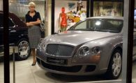 Vrei o femeie? Ia-ti un Bentley! Femeile sunt mai atrase de barbatii in masini scumpe!