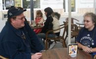 Vezi o poveste de viata senzationala cu fanii lui Chelsea:"50 de ani alaturi de albastri!"