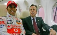 Video: Lewis Hamilton se intrece cu un avion!