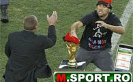 
	VIDEO Jimmy Jump a incercat sa 'FURE' Cupa Mondiala chiar la FINALA!
