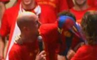 
	VIDEO / Cum l-au imbracat Pique si Puyol pe Fabregas la prezentarea Spaniei!
