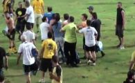 
	VIDEO Antrenorul lui AEK ATENA&nbsp; batut cu pumnii si picioarele de proprii fani! Vezi de ce!
