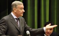 
	Fost sef la Dinamo, arestat de doua ori ca a luat bani din transferuri, vrea sefia FRF: "Acum sunt ciobani in fotbal, inainte erau domni" 
