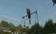 
	EPIC FAIL! A vrut sa fie urmasul Nadiei... :) Vezi ce a patit! VIDEO
