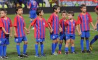 
	Piturca a adus modelul Steaua la Craiova: vezi cat ii costa pe pusti sa-i tina de mana pe Dorel Stoica sau pe Florin Costea!
