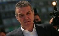
	Becali acuza: "Cristea joaca? Eu ce sa fac? Dinamo - Steaua e razboi! Au inceput armele NECURATE!"
