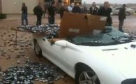 
	Video: Cartu mai are de invatat! Cum&nbsp; faci praf plafonul unui Camaro cu 1.500 de telefoane mobile!
