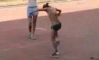 VIDEO FENOMENAL! O fata il provoaca pe Messi la jonglerii! Vezi cate stie sa faca in 60 de secunde!