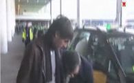 
	VIDEO Incredibil! Un suporter care alerga dupa o poza cu Messi a ramas in ...fundul gol pe aeroport! :))
