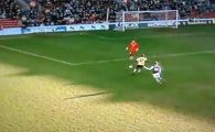 
	CEL mai nebun autogol al zilei: ce a vrut sa faca&nbsp;portarul :))) VIDEO
