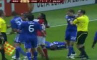 
	VIDEO! O intrare CRIMINALA a pornit razboiul in Europa League! Jucatorii, gata de BATAIE pe teren
