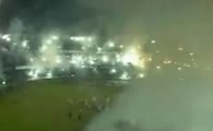 
	Cati fani ar baga Mitica la puscarie? Ultrasii astia au dezlantuit INFERNUL pe un stadion de fotbal:
