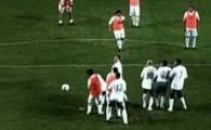
	VIDEO: Maradona nu a uitat fotbalul! Executie GENIALA din lovitura libera intr-un meci caritabil!
