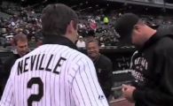 
	VIDEO! Gary Neville s-a facut de RAS in America! Cum a ras de el un stadion intreg
