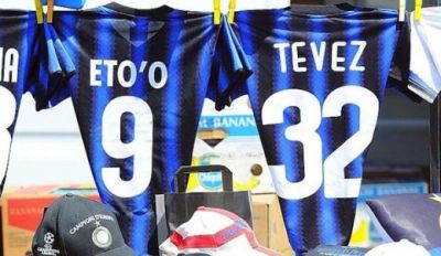 foto-italienii-au-inceput-sa-vanda-tricouri-cu-tevez-la-inter_size1.jpg