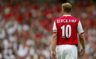 
	VIDEO! Daca azi ar mai juca fotbal, ar fi cei mai spectaculosi din lume! Ce goluri au dat Bergkamp si Overmars intr-un amical!
