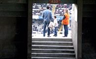 
	Descriere sfasietoare: Secundele de GROAZA in care Alcacer de la Valencia a privit in lacrimi cum tatal sau MOARE pe stadion! Vezi reactia jucatorului
