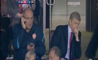 
	UEFA l-a sunat pe Wenger la pauza: "Alo, Arsene? Inchide telefonul ala ACUM!" Situatie comica la meciul lui Arsenal din Liga:
