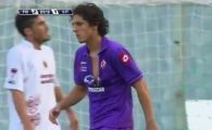 
	VIDEO INCREDIBIL! Inlocuitorul lui Mutu la Fiorentina a TURBAT pe teren! Si-a rupt tricoul de pe el dupa o ratare

