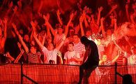 
	Dinamo nu a jucat niciun meci in grupele Europa League, dar s-a ales cu o amenda de la UEFA :) Ultrasii inchid din nou portile stadionului!
