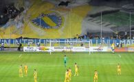 
	VIDEO: "Astazi schimbam rolul / Am eu grija de papusi / Tu canti pentru Petrolul!" Melodie dementiala facuta de un fan al Petrolului:
