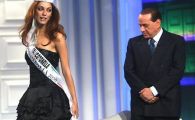 
	Viata ascunsa a celebrului Berlusconi! Ce povesteste fosta iubita a lui Balotelli! Vezi cu ce "vrajeala" clasica a combinat-o :))
