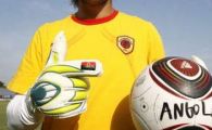 
	Pentru el a urmat DEZASTRUL dupa ce a fost dat afara de Steaua! N-are echipa de un an si africanii isi bat joc de el: "E ratusca cea urata in echipa noastra!"

