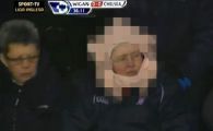 
	O femeie a facut tot stadionul sa rada la Wigan 1-1 Chelsea! Si-a adus "bucataria" IN CAP la meci! :)) FOTO
