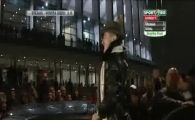 
	VIDEO Becali s-a CERTAT cu fanii din cauza fratilor Costea si apoi s-a suit pe MASINA! Ce a anuntat dupa victoria cu Sibiu!
