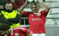 
	VIDEO: Cea mai tare schema din 2012 vazuta la un aut! Ce au inventat doi jucatori de la Benfica
