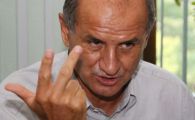 
	Minunea de miercuri: Copos le-a platit din restante jucatorilor! Ce obiective "lejere" le-a cerut pentru mai 2012:
