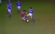
	Lovitura care ii INGHEATA pe stelisti sub ochii lui Hagi si Lacatus! Atacul unui fotbalist CRIMINAL a ingrozit Romania! VIDEO SOCANT
