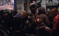 
	ACUM LIVE VIDEO: Ultrasii din toata tara sunt la Universitate! Jumatate din protestatari sunt suporteri ai echipelor de fotbal!
