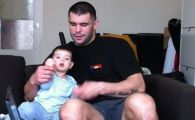 
	Prima lectie pentru Ghita Junior! Invata de la "tati" combinatia care l-a facut KO pe Hesdy Gerges! SUPER FOTO
