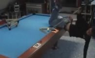 
	VIDEO BESTIAL! Cele mai tari lovituri de la masa de biliard! Vezi si tu daca poti sa faci asa ceva!

