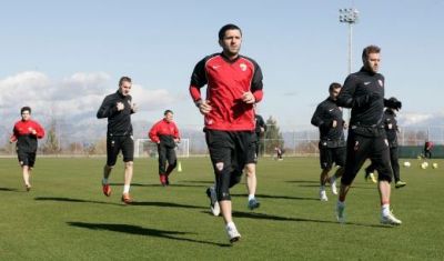 
	Dinamo castiga primul trofeu din 2012: Dinamo 2-1 TSKA Sofia! Rus si Dragos Grigore, pusi la pamant dupa bataie generala!
