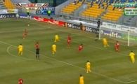 
	VIDEO! Un fundas a dat un super-gol cu executia lui Van Basten! Vezi reusita FABULOASA care a distrus nationala de tineret a Romaniei:
