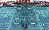 
	Caz nebun in Anglia: "Biserica i-a distrus cariera, putea juca la Manchester United!" Azi da biserica in judecata pe 12 milioane euro! Cine e DIVINa? :)
