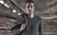 
	Van Persie s-a DECIS! Cu cine a semnat cel mai in forma atacant din Premier League!

