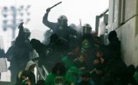 
	RAZBOI in Grecia! Meciul Panathinaikos - Olympiakos s-a lasat cu bataie! Fanii au facut prapad! VIDEO INCENDIAR!
