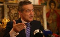 
	Becali abandoneaza Steaua pentru o saptamana! Stoichita doarme linistit: n-are cine sa-l dea afara daca pierde cu Sportul!

